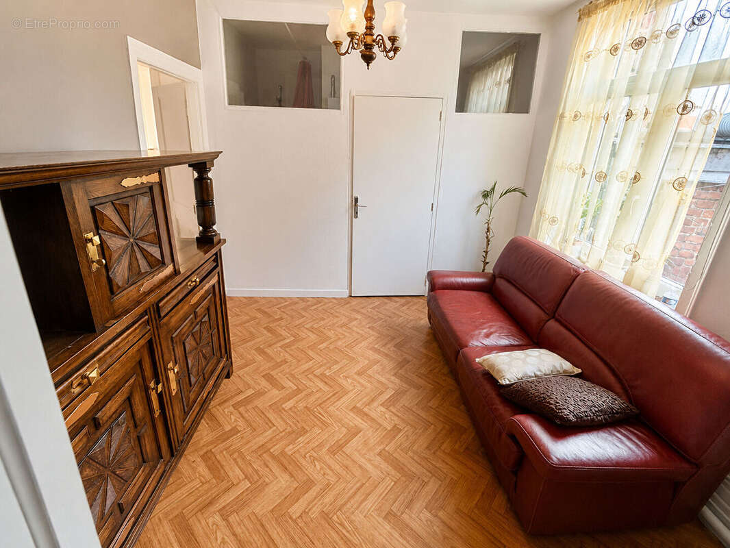Maison de ville - 11 pièces avec dépendance et local commercial - photo 6