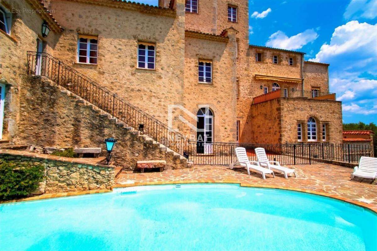 Appartement à TOURRETTES