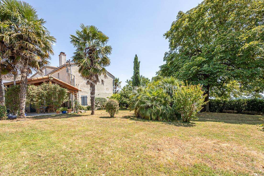 ***** Maison de caractère prête à vivre, rénovée énergétiquement, 2 chambres, joli jardin ***** - photo 16