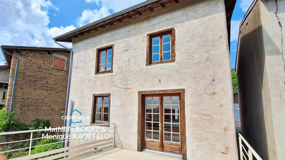Maison rénovée avec terrasse et jardin - résidence principale, secondaire ou investisseurs ! - photo 2