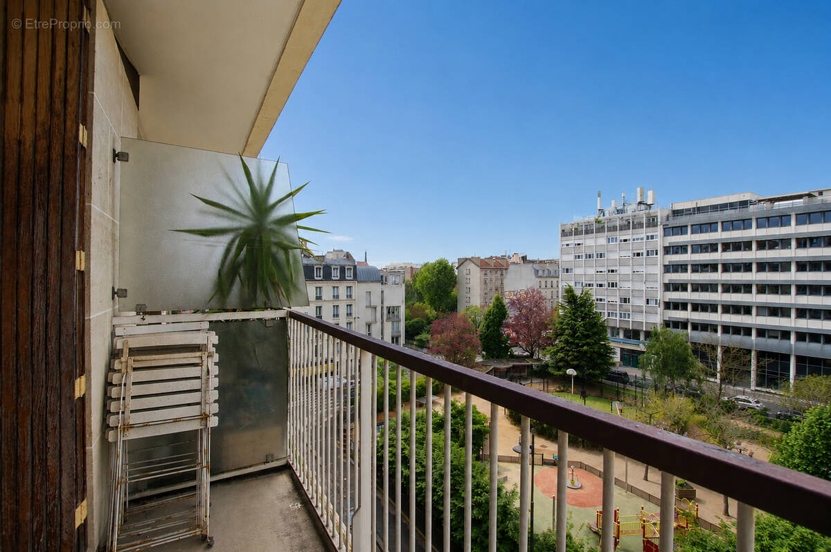 Appartement à PARIS-14E