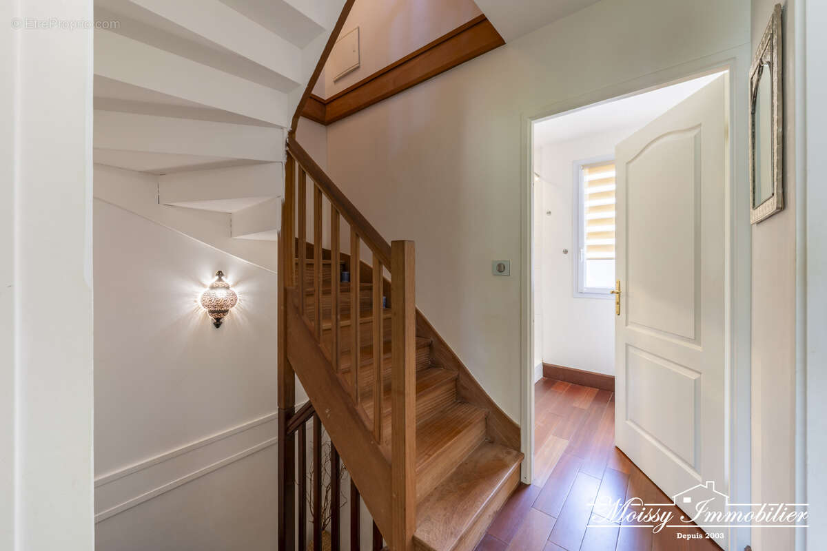 Maison à MOISSY-CRAMAYEL