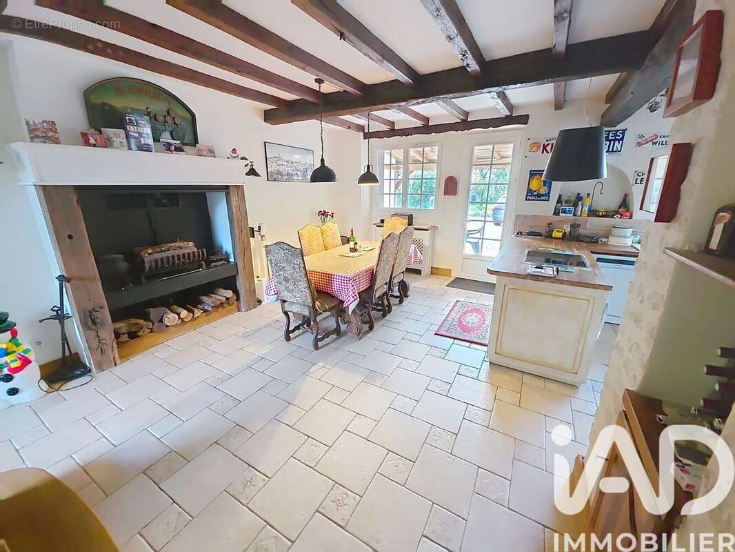 Maison 290 m² à Marthon  - photo 5