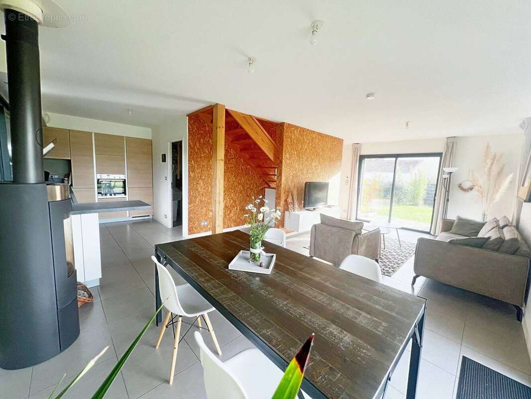 Maison à SAINT-LEGER-LES-VIGNES