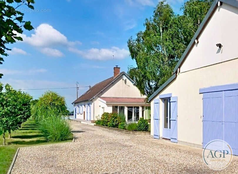 Maison à QUIERS-SUR-BEZONDE
