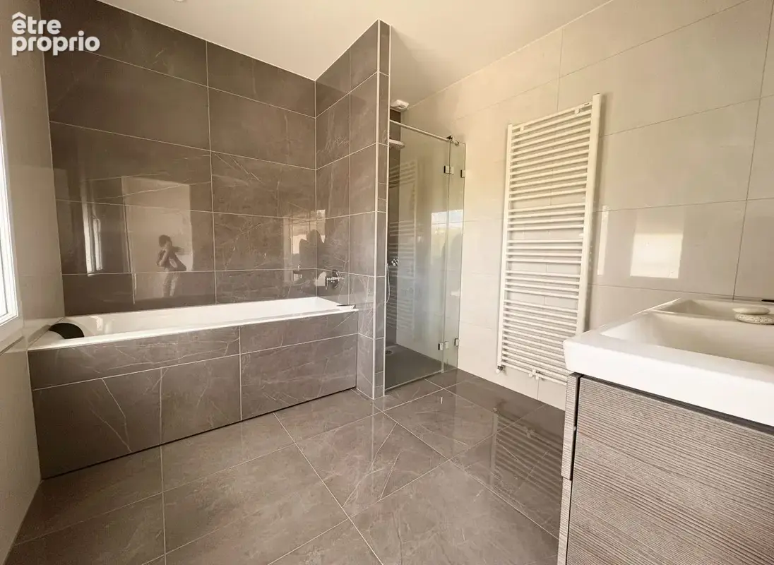 Appartement 204 m² à Magny-Le-Hongre  - photo 8