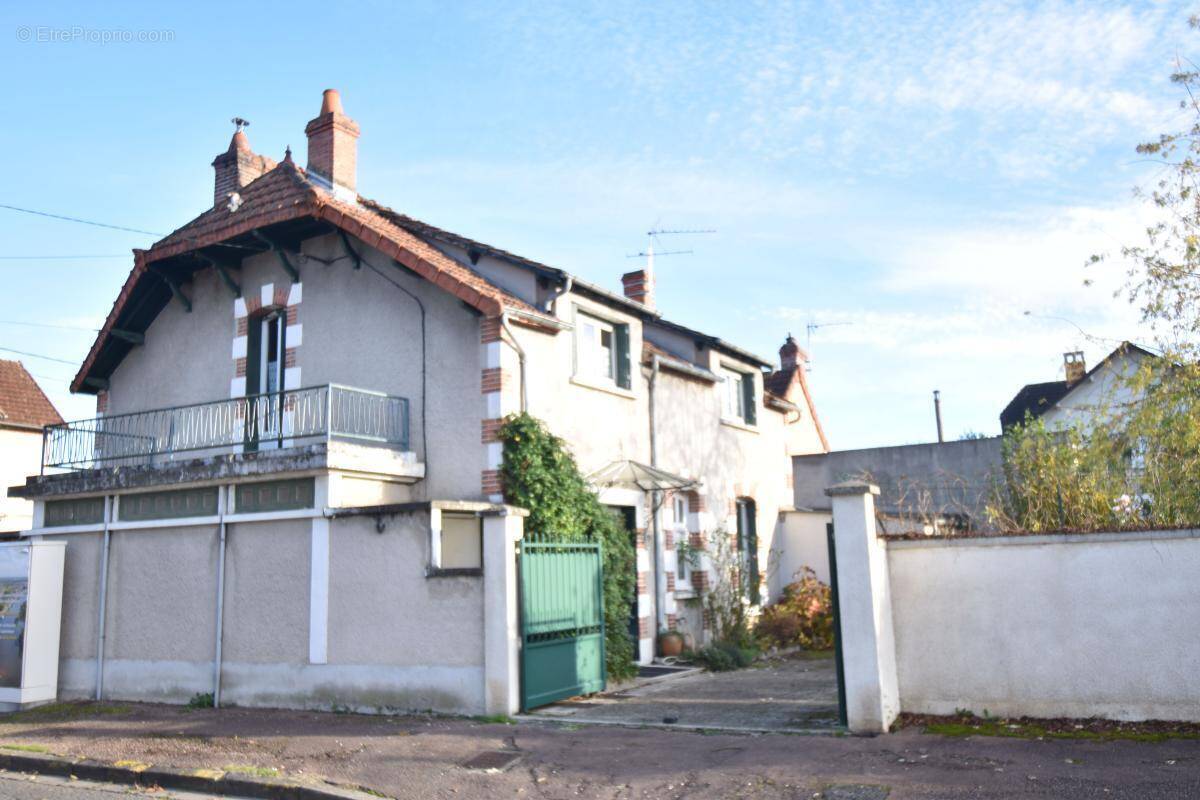 Maison à COSNE-COURS-SUR-LOIRE