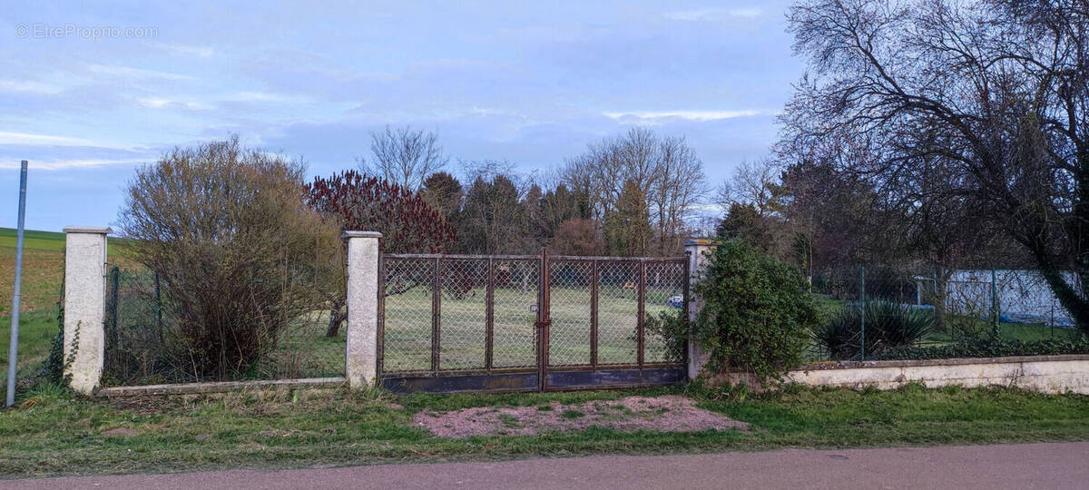 Terrain à PERCENEIGE