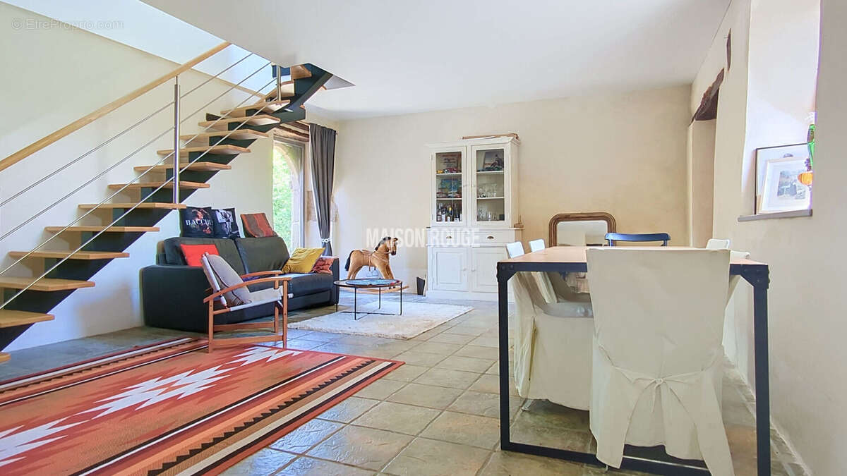 Propriété en pierres avec 4 hectares de terrain, dépendances , vie de plain pied, au calme - photo 11