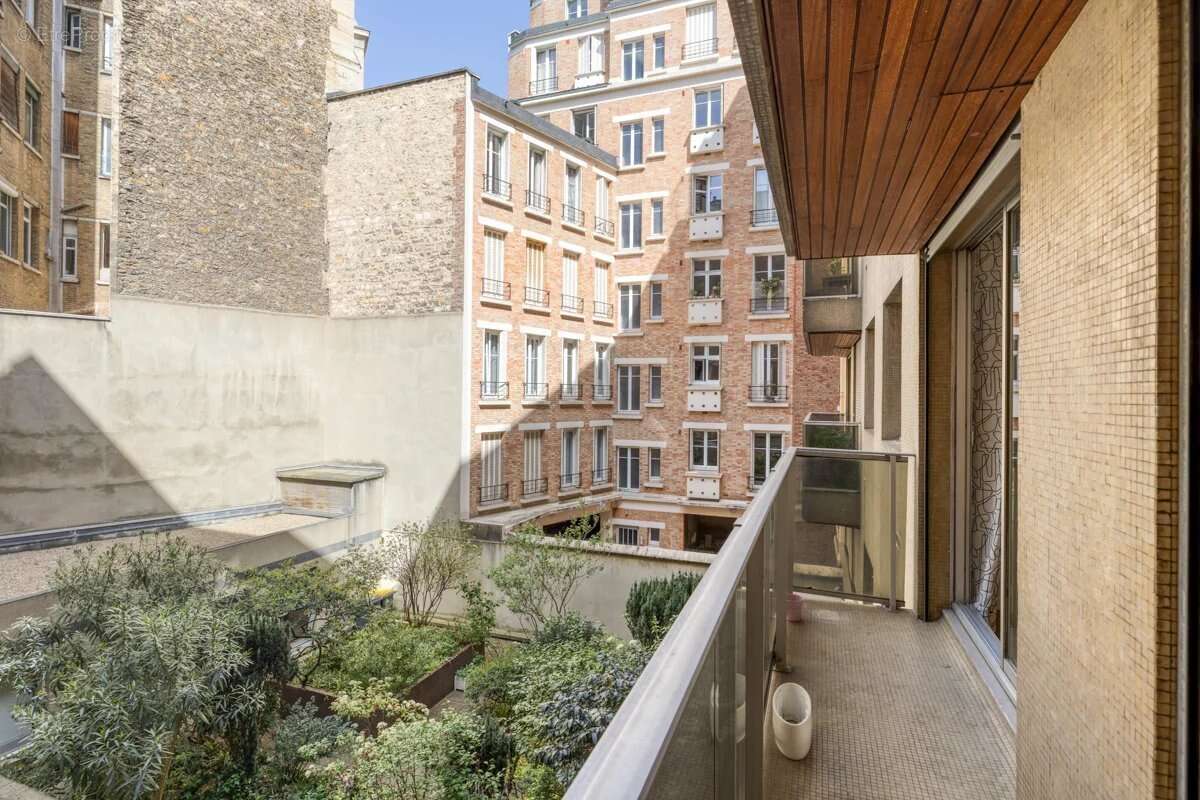 Appartement à PARIS-17E