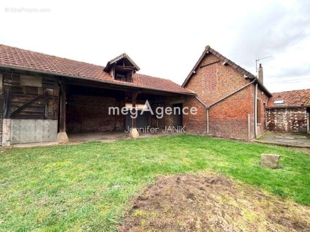 Maison à MAIGNELAY-MONTIGNY