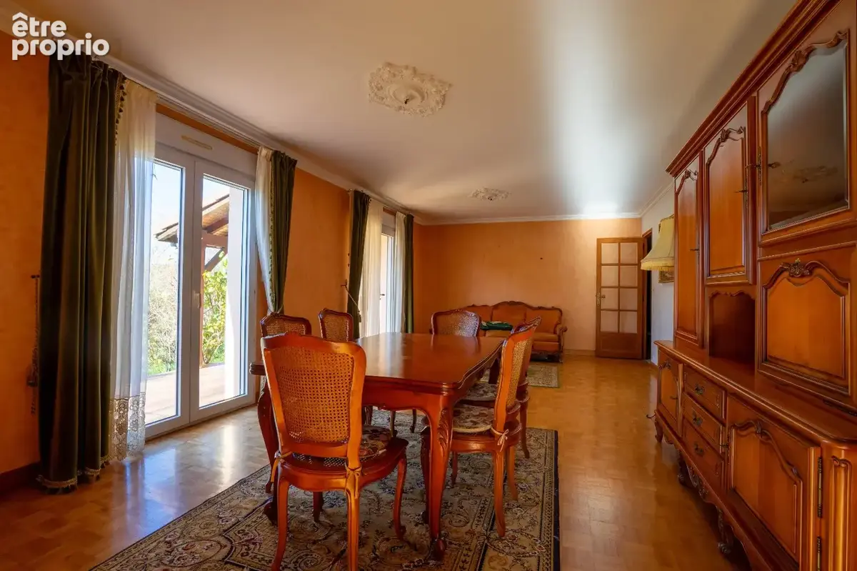 Maison traditionnelle  avec jardin. - photo 6