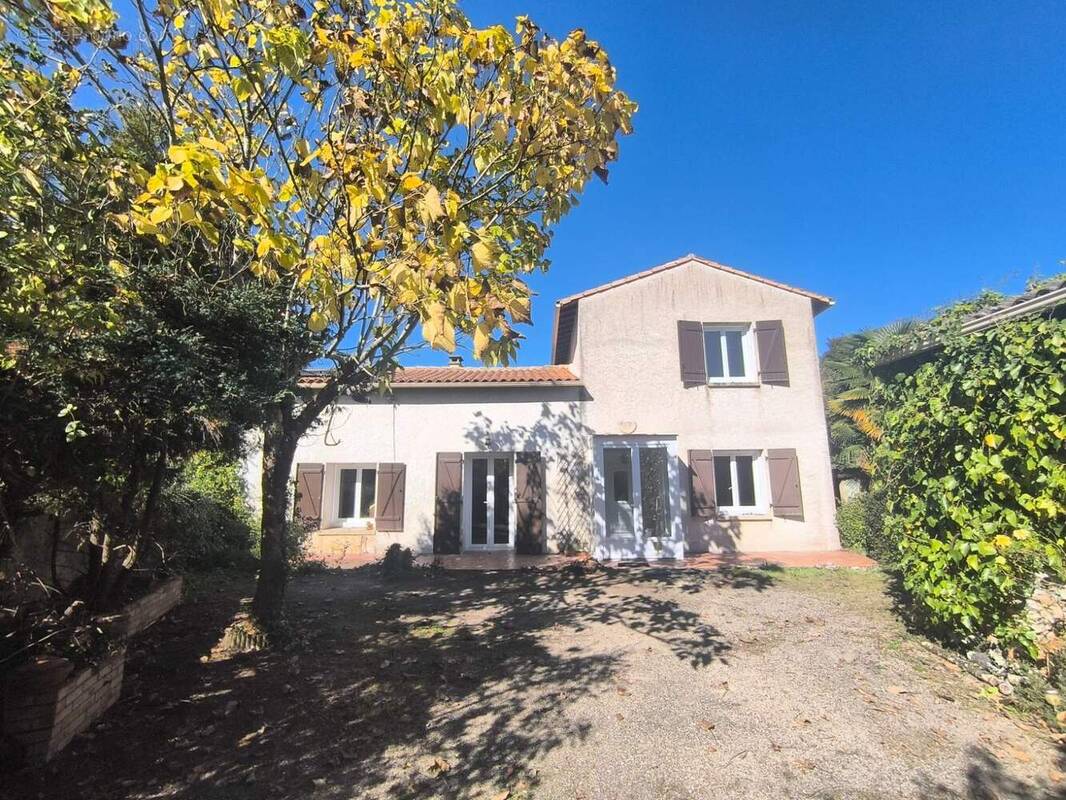 Maison à MORNAC