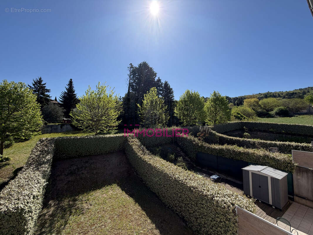 Appartement à MALAUCENE
