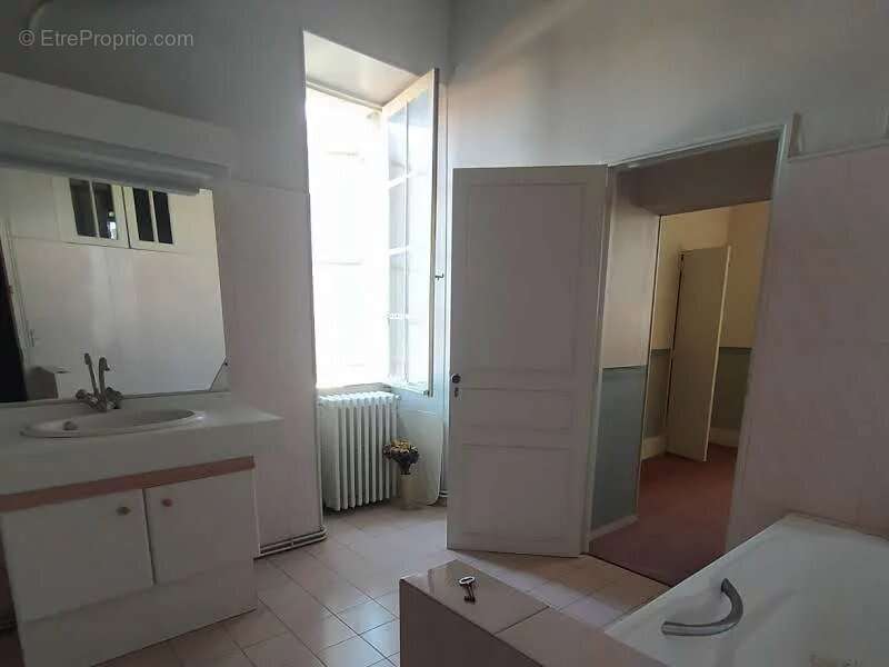 Maison à LA TOUR-BLANCHE