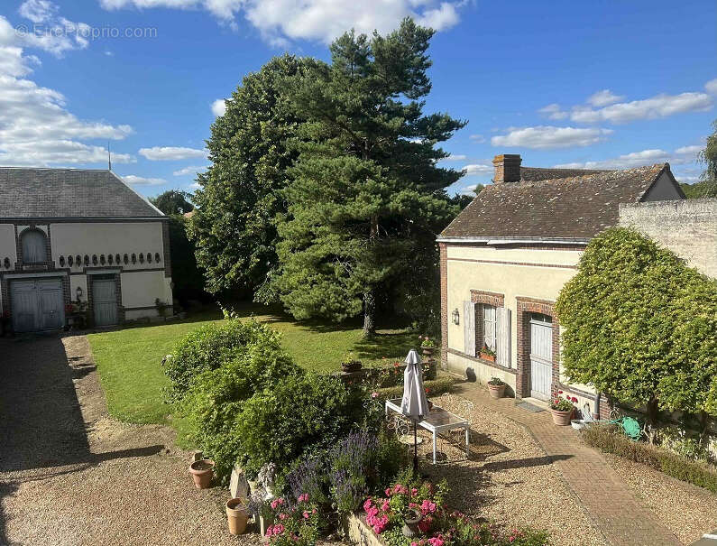 CHERISY - 10 minutes de HOUDAN - Maison Bourgeoise du XIXème siècle avec jardin et dépendances - photo 2