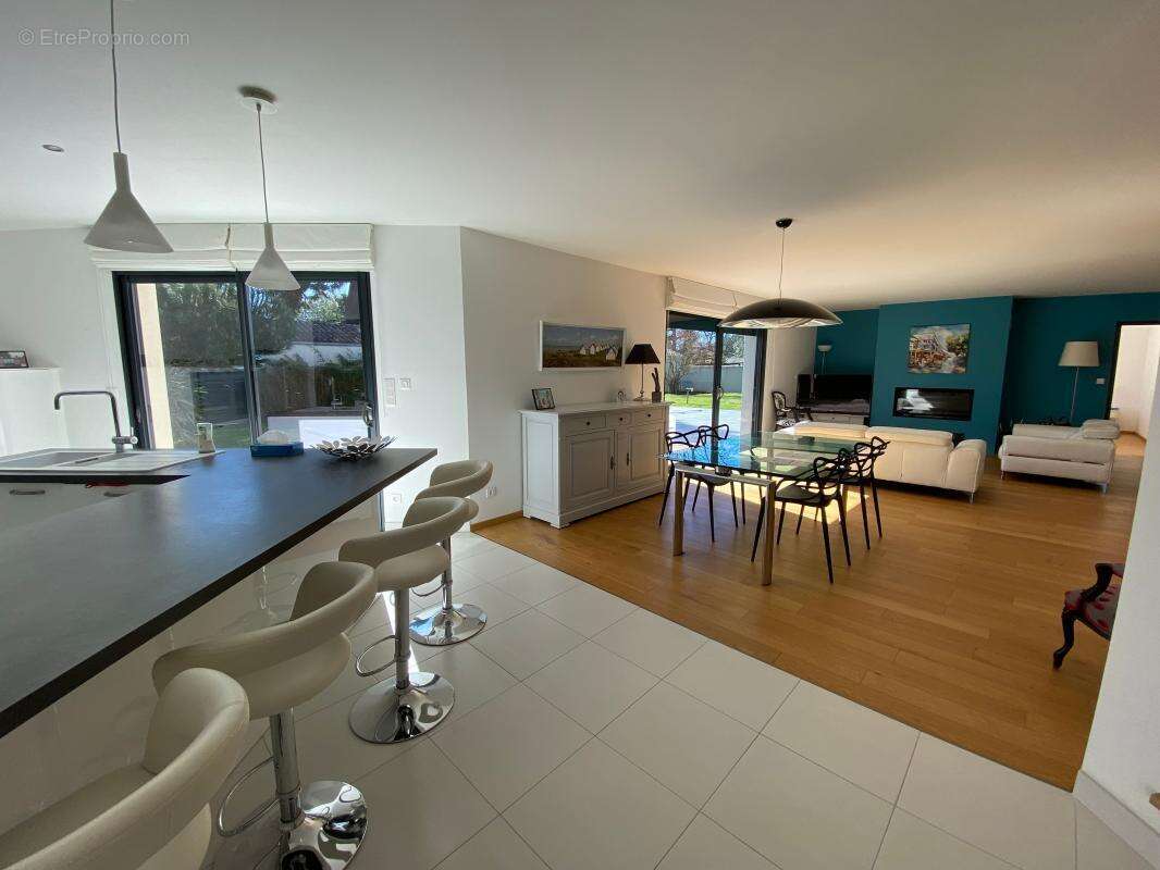 Maison à LES MATHES