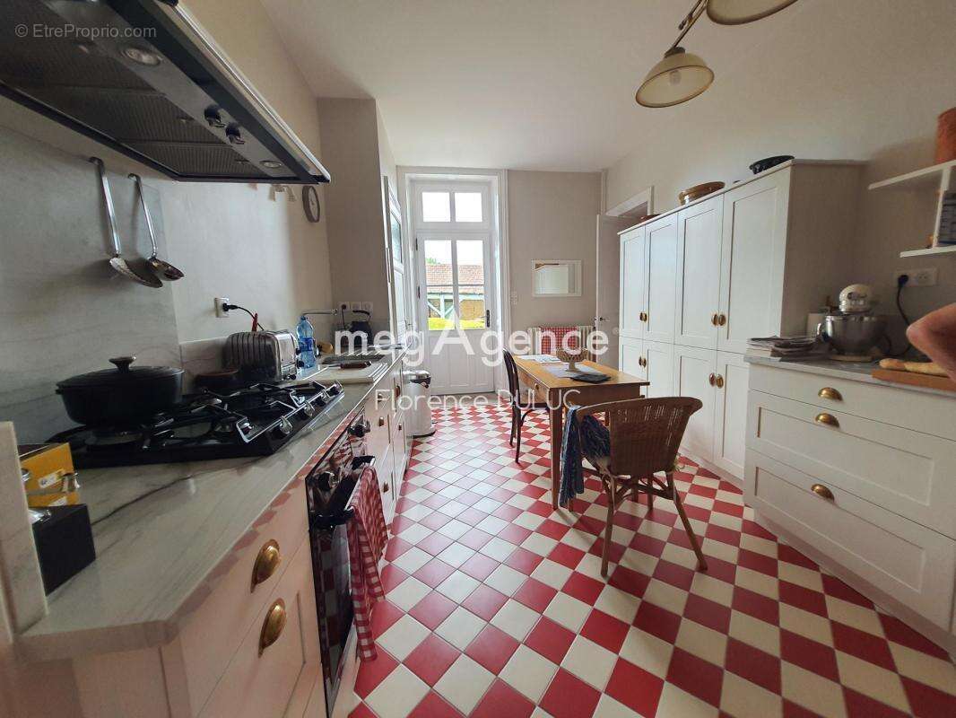 Maison à SAINT-JEAN-D'ANGELY