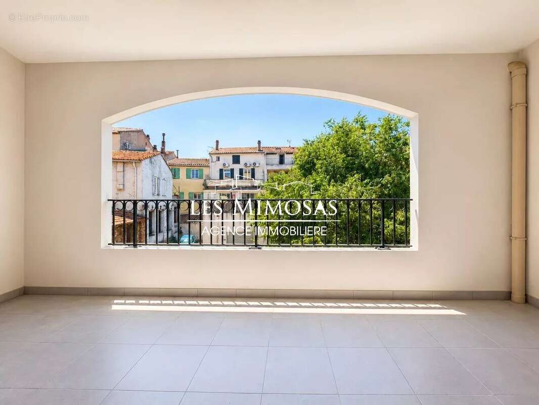 Appartement à ROQUEBRUNE-SUR-ARGENS