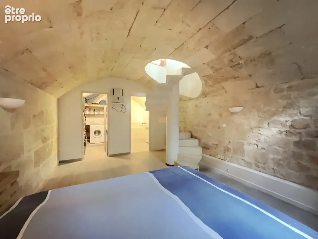 Bordeaux - Rue Naujac - Appartement atypique 71 m2 habitables. - photo 8