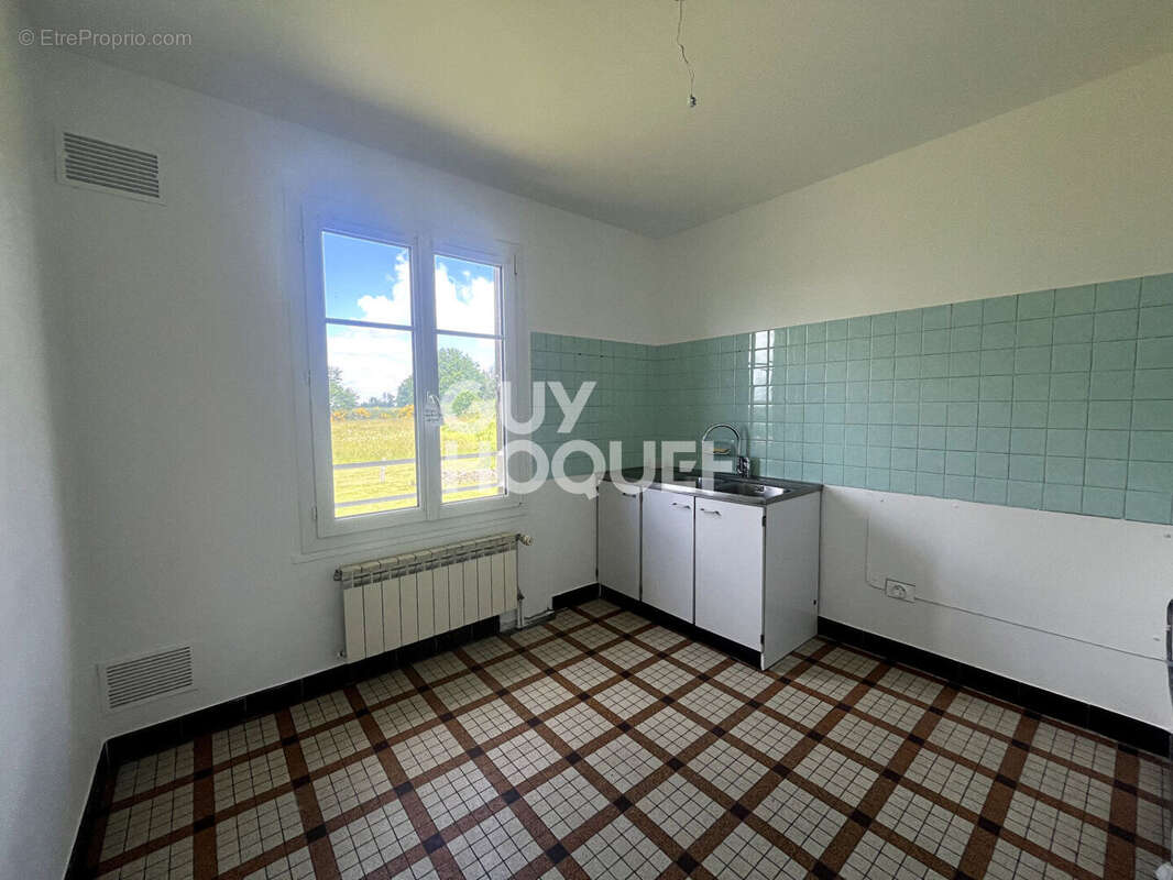 Maison à SAINT-PRIEST-DES-CHAMPS