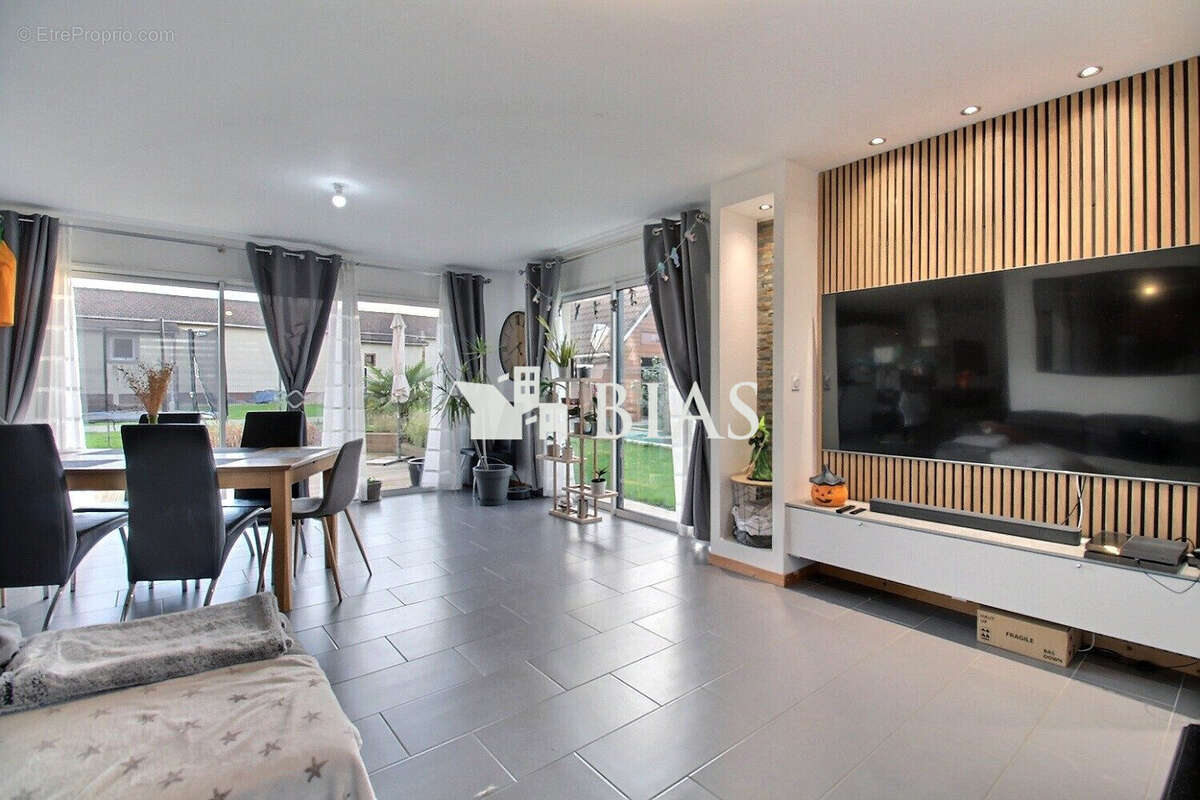 Maison à SAINT-PIERRE-DE-VARENGEVILLE