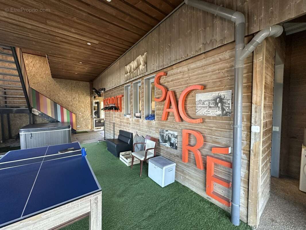 Commerce à TREMBLAY-LES-VILLAGES