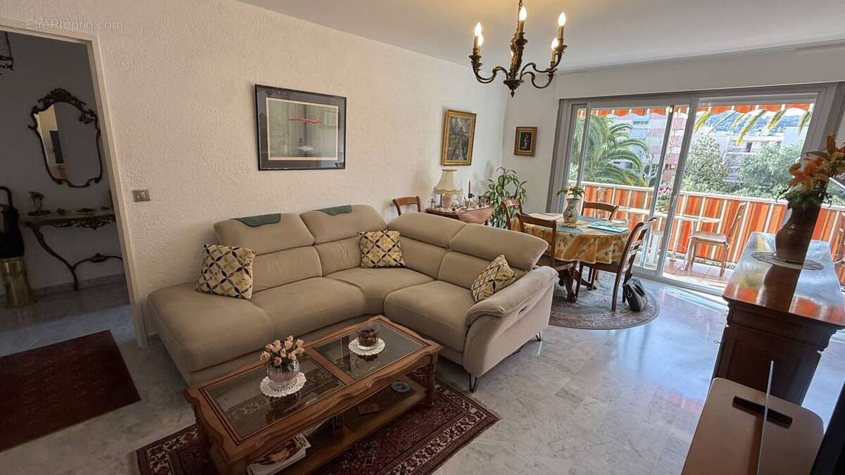 Appartement à VALLAURIS