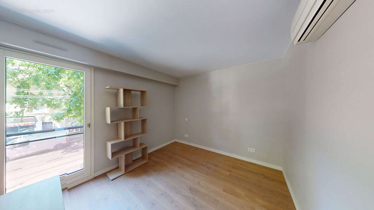 GRENOBLE  ÎLE VERTE  T3 de 76 m² Rénovation haut de gamme - photo 8