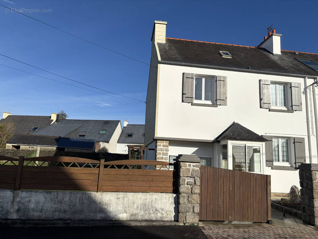 Maison à LE RELECQ-KERHUON