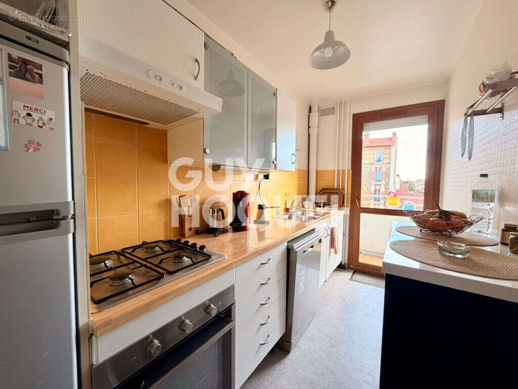 Appartement à COURBEVOIE