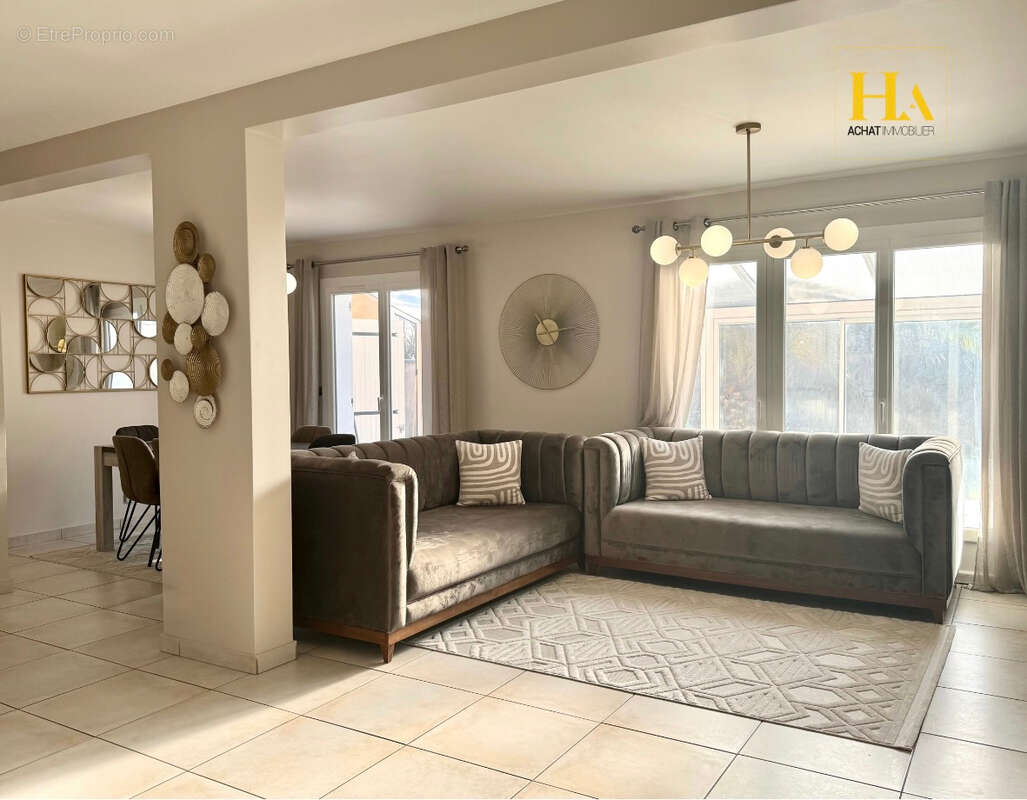 Maison à MONTELIMAR