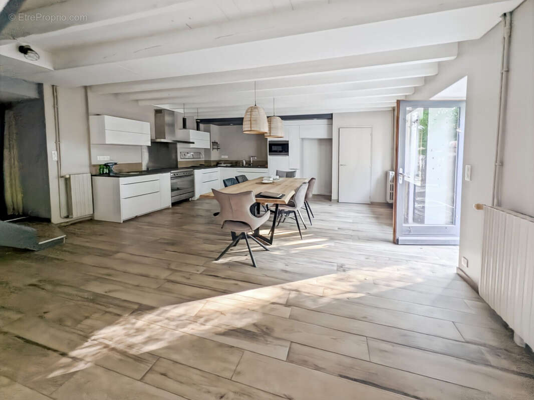 Maison 159 m² à Jassans-Riottier  - photo 3