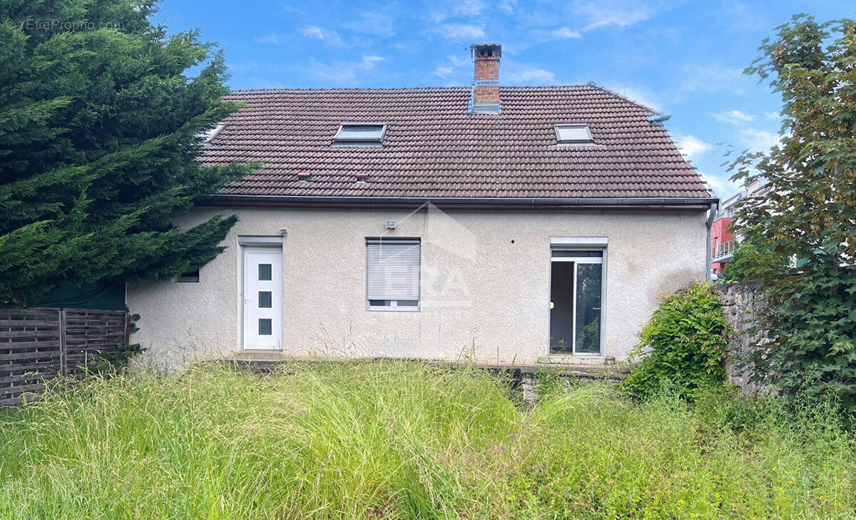 Maison à ROCHE-LEZ-BEAUPRE