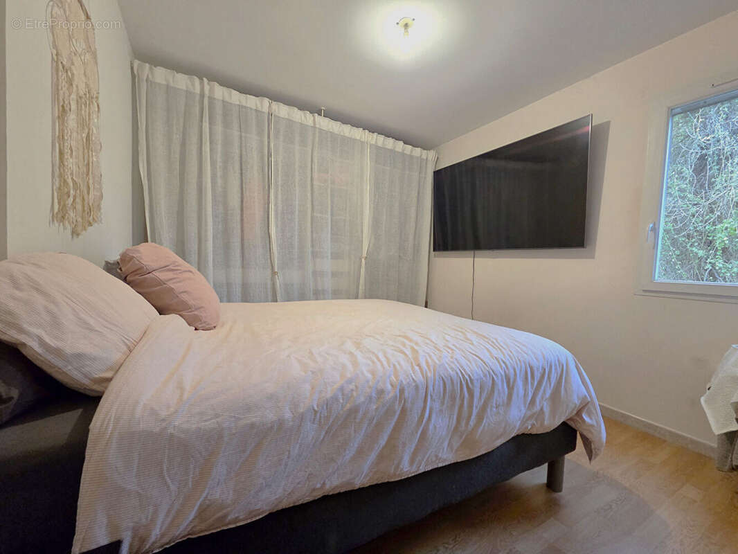 Appartement à SOLLIES-TOUCAS