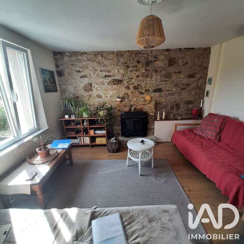 Maison 47 m² à Duault  - photo 6