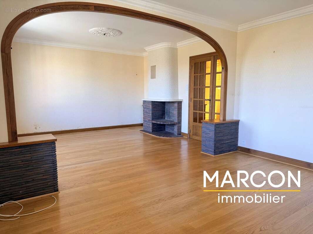 Maison à BUSSIERE-DUNOISE