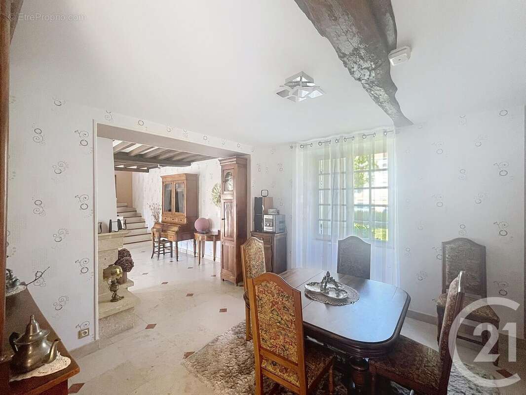 Maison à LES BORDES