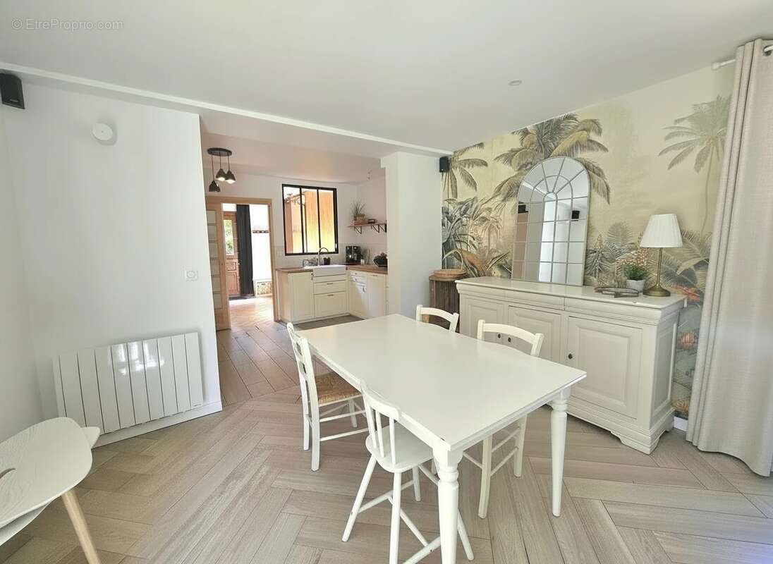 Maison à MENILLES