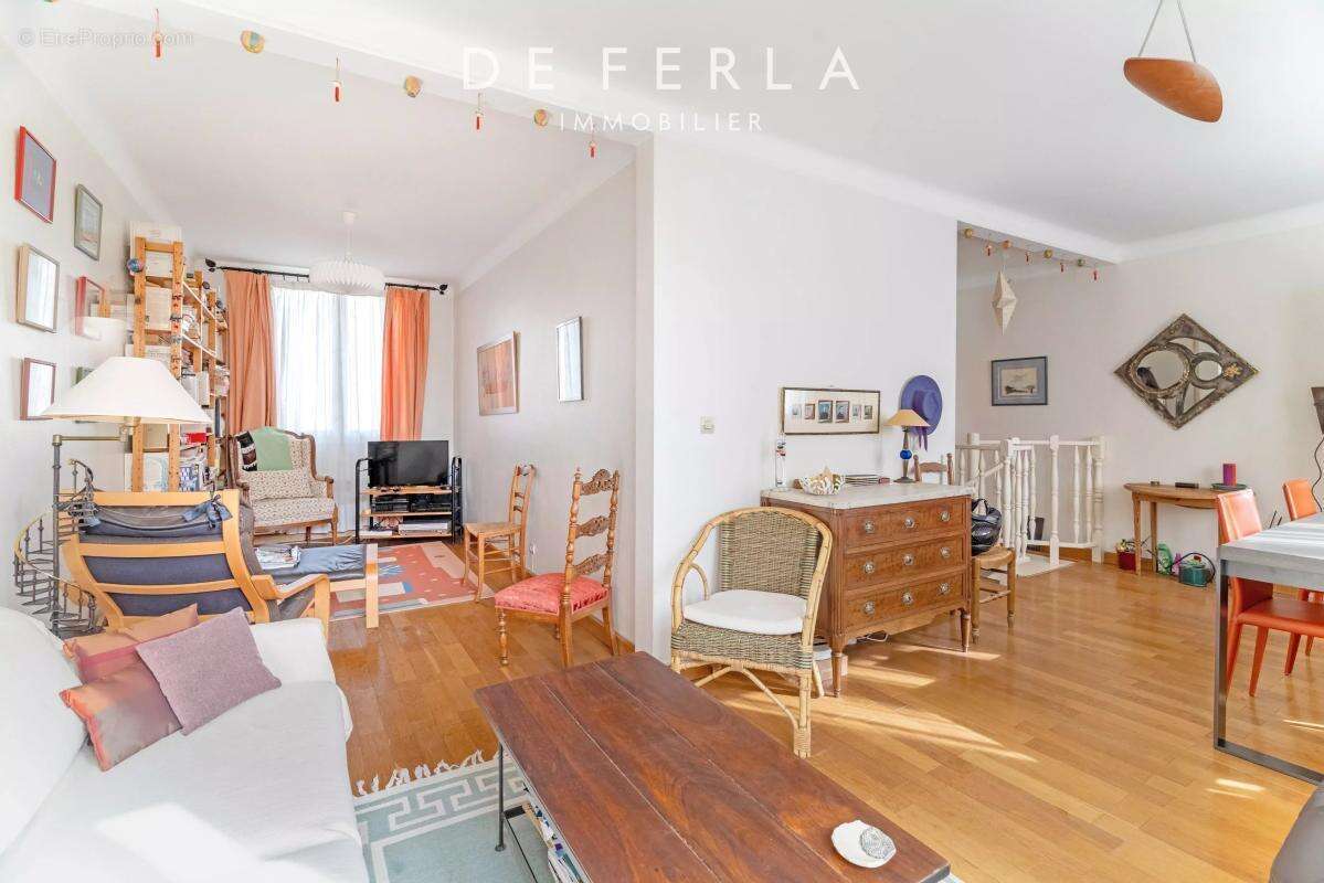 Appartement à PARIS-14E