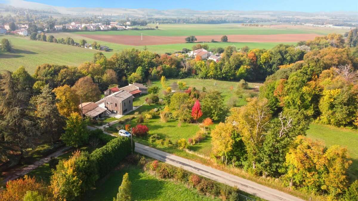 Châteaudouble (26120) : 2 tènements sur 8300 m2, en zone naturelle - photo 3