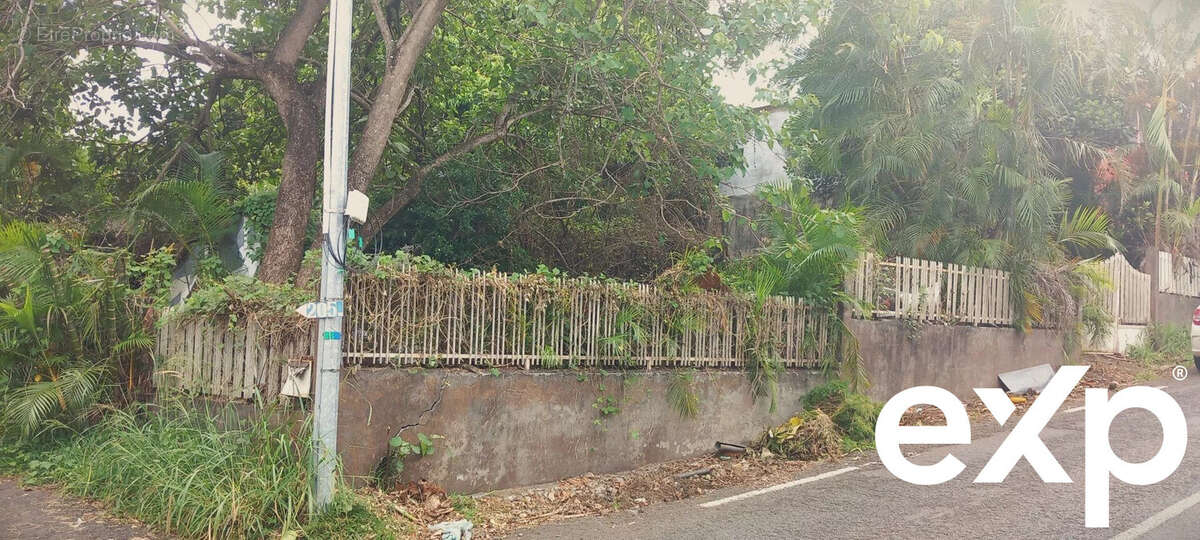 Terrain à LE TAMPON