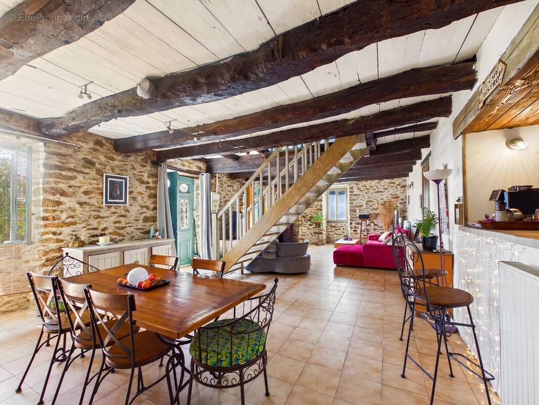 Maison à JOUQUEVIEL