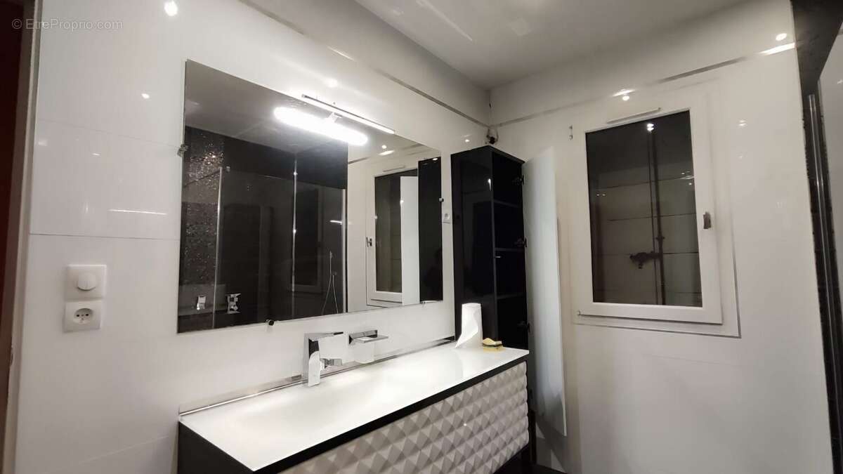 SALLE D EAU 1ER ETAGE - Maison à LE GRAU-DU-ROI