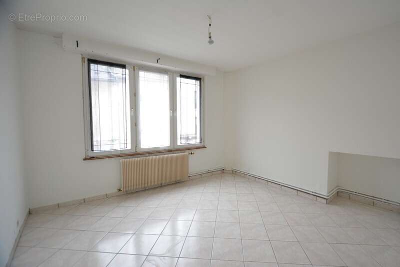 Exclusivité – immeuble de rapport avec local commercial et appartement t3 à montmédy (55600) - photo 11