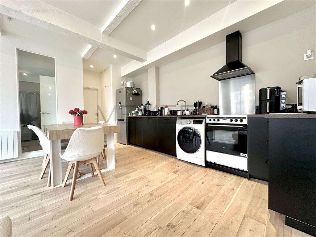 Appartement à COURBEVOIE