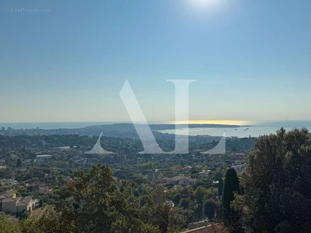 Appartement à VALLAURIS