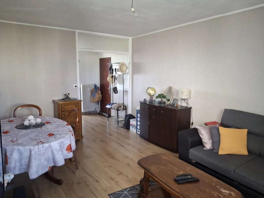 Bel appartement 3 pièces avec balcon, cave et stationnement - photo 3