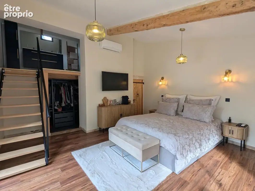 VILLECROZE maison rénovée de 138 m², 5 pièces, piscine au calme - photo 10