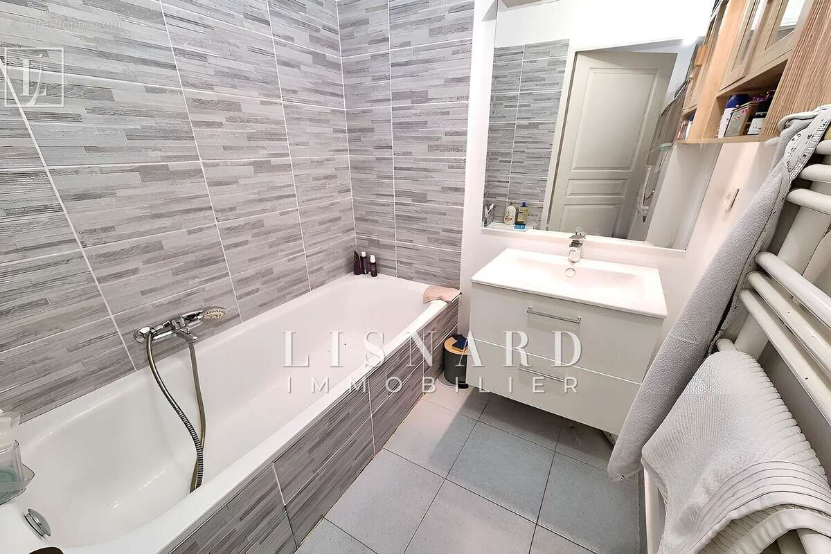 Appartement à VALLAURIS